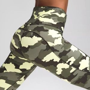 Lululemon camo cropped leggings